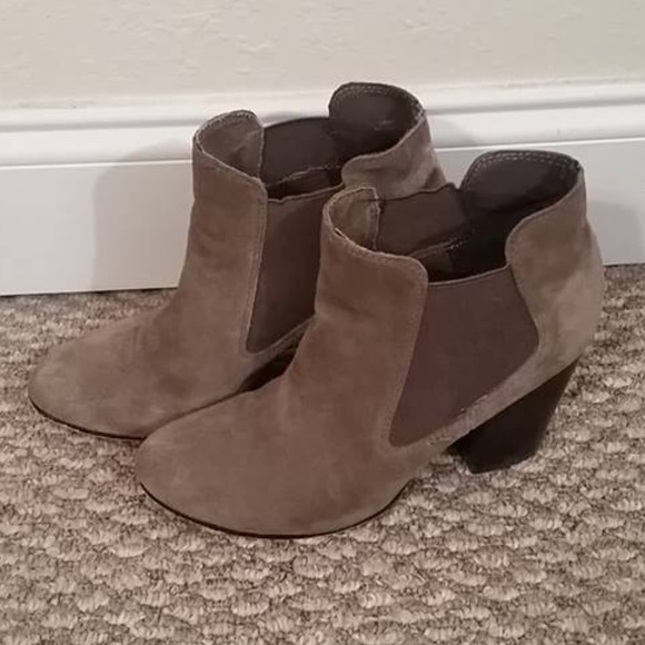 Bjorndal Shoes - Bjorndal taupe suede ankle boots